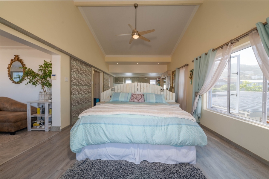 4 Bedroom Property for Sale in Outeniqua Strand Western Cape